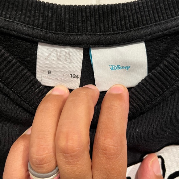 Zara Disney 101 Dalmatians Pull Over Sweater Sweatshirt Size 9 - Picture 4 of 5